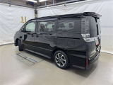 走りにこだわりながら収納力も持ち合わせたお車です。