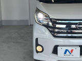 【LEDヘッドライト】悪天候や夜間走行時も良好な視界を確保し安心して運転できる高輝度LEDヘッドライトを装備!点灯速度が早く、消費電力も抑えられています。