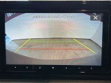 バックモニター付き。 車両後方の映像が画面に表示されるので、車庫入れが苦手な人も安心です。ただし、目視確認もお忘れなくお願いいたします。