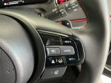 【アダプティブ・クルーズ・コントロール】予め設定した車速内でクルマが自動的に加減速。 前走車との適切な車間距離を維持しながら追従走行し、高速道路でのドライバーの疲労を軽減してくれる嬉しい機能付♪