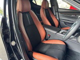 マツダ車のシートは人間工学に基づき設計されています。ハンドルを握る体勢が自然なポジションになるようにシートの作り込みをおこなっていますので、ロングドライブでも疲れにくいです!