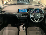 BMWの操作パネルは使いやすさを追求し日常生活で必要なボタン&スイッチを使えるようにした構造となっております。購入時から沢山触って体感してください。