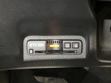 ハンドルの左下にETC2.0がついています。高速道路の料金所の通過も楽々です。カードの取り出しもしやすい場所についています。