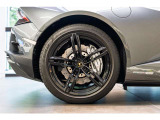 Pirelli PZero tires 245/35 R19 93Y front 305/35 R19 102Y rear