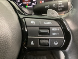 【アダプティブ・クルーズ・コントロール】予め設定した車速内でクルマが自動的に加減速。 前走車との適切な車間距離を維持しながら追従走行し、高速道路でのドライバーの疲労を軽減してくれる嬉しい機能付♪