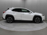 歩行者検知機能付衝突回避支援型プリクラッシュセーフティ、LDA、AHS、レーダークルーズコントロールをセットにした「Lexus Safety System +」を装備しています。