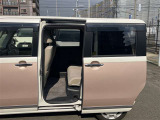 電動スライドドア!!荷物で手が塞がるなど簡単にドアの開閉が出来ます!何より力いらずで開閉OK!女性やお年寄りにも優しい。電動機能はOFFにもできますから元気なお子様の駆け出しも安心!