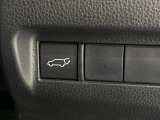 【パワーバックドア】スマートキーや運転席のボタンを押すだけでリアゲートが自動で開閉します!荷物を持っている時や、高い位置にあるバックドアを閉める際に便利な機能です♪