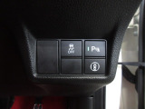 パーキングセンサーや横滑りを防ぐVSA等のスイッチ類は運転席の右側、手の届きやすい位置にあります。