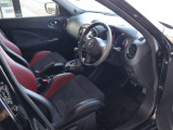 運転席周辺はメーターや各種操作系が見やすく配置されています。