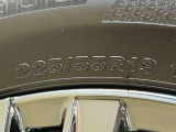 タイヤサイズは【225/55R19】