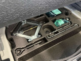 【パンク修理キット】スペアタイヤの代わりにパンク修理キットが備え付けられております