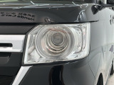 LEDヘッドライトは、点灯の瞬間から最大光量を発揮し、突然暗くなるトンネルなどでの安定感を高めます。