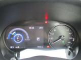 メーター内のカラーデイスプレイには運転をサポートする情報を表示します。