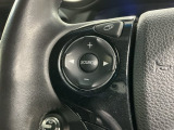 ステアリングにオーディオ操作スイッチが付いています。オーディオ画面に直接タッチしなくても操作が出来ますので、運転に集中できます。