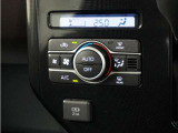 フルオートエアコン搭載。好みの温度に設定するだけで、風向や風量を自動でコントロール!いつでも快適な車内環境に。