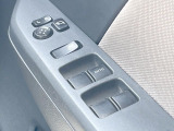 【電動格納ミラー】サイドミラーは電動格納式となっており、狭い駐車場でもキズがつくリスクを抑えられます。
