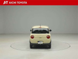 後方視界は、大きなバックドアガラスを採用し、十分確保されています。この車には、バックカメラは付いていませんが、後方センサーが助けてくれます。
