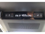 リヤオートエアコンで後席でも快適な車内空調です♪
