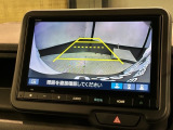リバースギアに入れるだけで後方の表示へ切り替わります。夜間や雨の日の駐車も楽になりますよ。