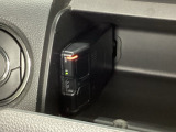 ETCもついています。高速道路の料金所の通過も楽々です。 カードの取り出しもしやすい場所についています。
