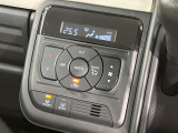 【オートエアコン】一度お好みの温度に設定すれば、車内の温度を検知し風量や温度を自動で調整。暑い&hellip;寒い&hellip;と何度もスイッチ操作をする必要はありません。快適な車内空間には必須の機能ですね♪
