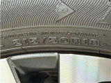 タイヤサイズは【215/50R18】