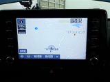 【ディスプレイオーディオ】・・・大型ディスプレイに各種オーディオ機能(AM/FMチューナー、Bluetooth対応)とスマートフォン連携機能を搭載。