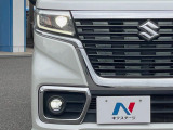 【LEDヘッドライト】悪天候や夜間走行時も良好な視界を確保し安心して運転できる高輝度LEDヘッドライトを装備!点灯速度が早く、消費電力も抑えられています。