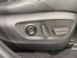【メモリー機能付きパワーシート】ドライバーごとに設定したシート位置を記憶して、ボタン一つで切り替えできる便利な機能!運転する方が複数名いらっしゃるご家庭におすすめです♪