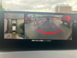 360&deg;ビューモニターでは、両サイドとフロント、バックカメラの合成で、あたかも上空から見下ろした様に周囲を確認して頂けます。駐車場だけでなく、T字路等でも活躍のアイテムです!