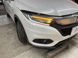 【LEDヘッドライト】悪天候や夜間走行時も良好な視界を確保し安心して運転できる高輝度LEDヘッドライトを装備!点灯速度が早く、消費電力も抑えられています。