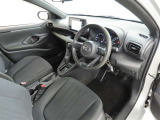 シンプルで使いやすいデザインの運転席です。整然と纏められた操作性の良いスイッチ類。