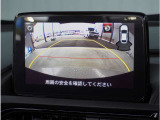 【バックカメラ】駐車が苦手な方でも安心してお乗りいただけます。リバース連動で画面が切り替わるのでとっても便利です。今や後方確認の必須アイテムですよね。