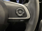 【ステアリングスイッチ】運転中に視線を前に向けたまま画面の操作できます。