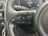 運転中、オーディオの操作をしてて、ハッとしたことはありませんか?ステアリングスイッチは、運転中でもハンドルでオーディオの操作が可能です。安全なドライブをサポートします。