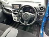 【運転席】座り心地が良いシートなので長時間の運転でも快適にお過ごしいただけます。新品のフロアマットのご注文も可能です。掲載箇所以外にご希望の写真がございましたらお気軽にお問い合わせ下さい。