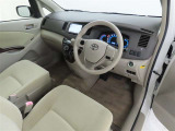 シンプルで使いやすいデザインの運転席です。