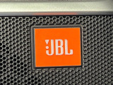 【JBLサウンドシステム】充実のナビ機能はもちろん、高度なチューニング能力が搭載されており、高音質な音楽をお楽しみいただけます♪