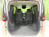 普段のお買い物や通勤、送迎等に十分な荷室スペースを確保しております。セカンドシートを倒すと、大きな荷物の積載も可能です♪
