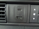 ナビ連動USB・充電USB