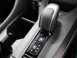 スムーズな操作で快適に運転を楽しめるよう、シフトポジションを電動で制御するエレクトロシフトマチックが採用されています。