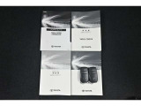 説明書も付いております。お車の操作方法や、トラブル回避方法が記載されているため、意外と役に立ちます。