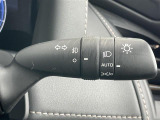 【オートライト(AUTO)】外の明るさをシステムが感知して、自動でヘッドライトが点灯します。ヘッドライトをつけ忘れを防ぐ便利機能です。