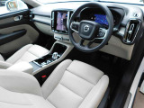 運転席助手席パワーシート。シートヒーター装備。