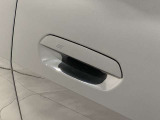 コンフォートアクセス付きでキーを携帯していれば施錠、開錠が可能です。