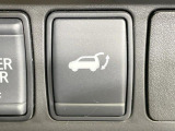 【パワーバックドア】スマートキーや運転席のボタンを押すだけでリアゲートが自動で開閉します!荷物を持っている時や、高い位置にあるバックドアを閉める際に便利な機能です♪