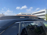 見落としがちな屋根もチェック。色ムラ・小キズ・へこみの有無や装備(ルーフレール等)も確認可能。