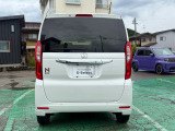 バック時目視しにくいクルマの周囲をカメラで映し出し、安全・安心駐車をサポート♪バックの苦手な方も後ろがハッキリ見えるので安心ですよ♪