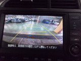 バックカメラの画像です。ガイドラインがスムースな車庫入れをサポートいたします。車庫入れの安心感がアップしますね。